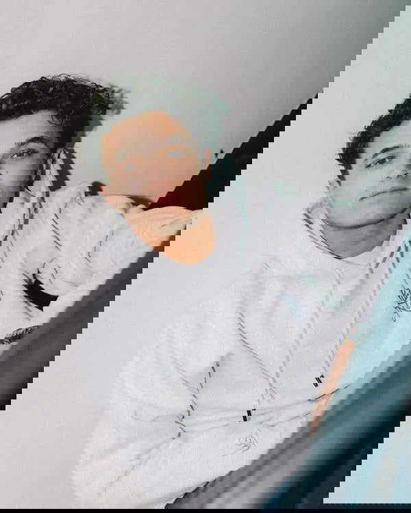 SCRIPT WHITE HEATHER HOODIE - Speedxcrafts